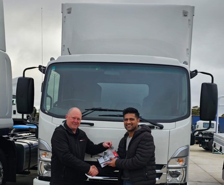 Easy logistics isuzu tautliner truck